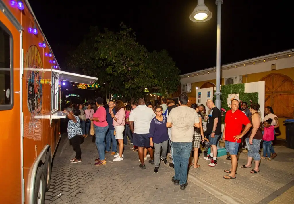 Visitors filling the lit street at the Aruba Christmas Fair 2023
